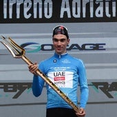 Juan Ayuso, con el tridente de la Tirreno