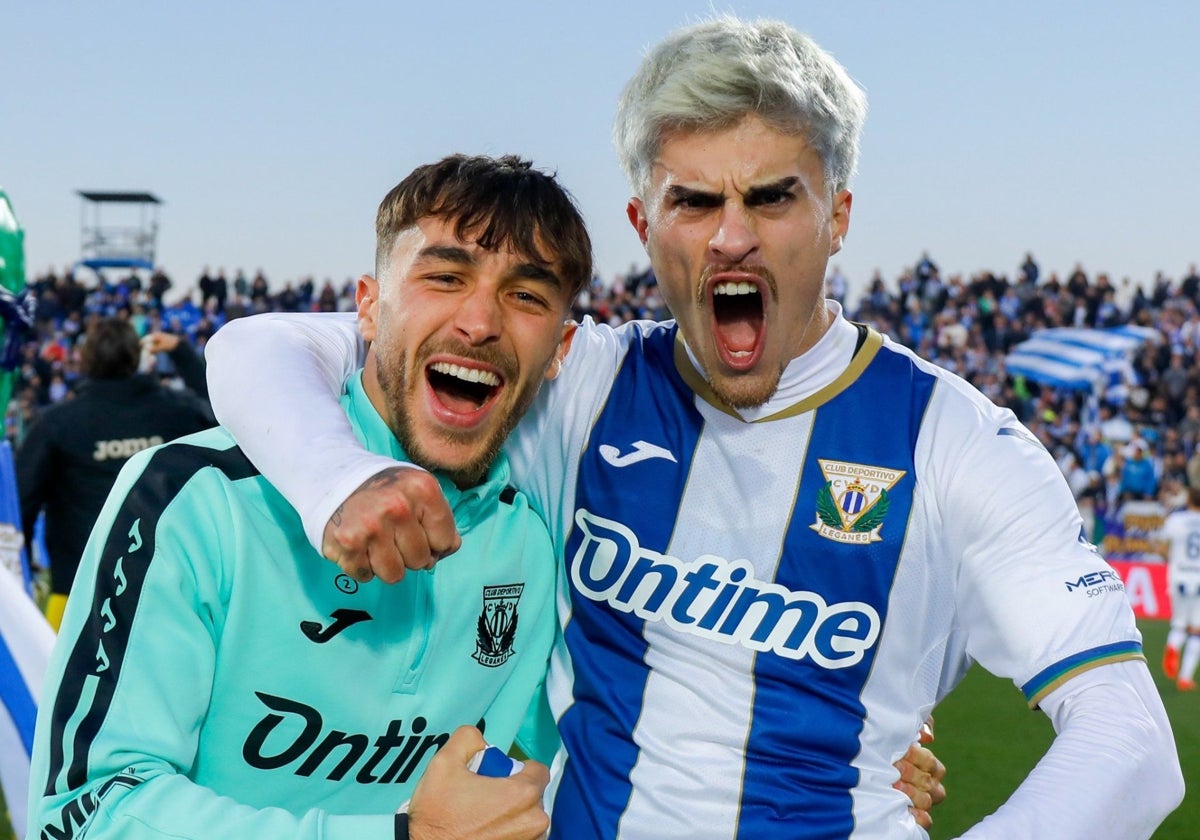 Adriá Altimira y Juan Cruz celebran un triunfo del Leganés en Butarque