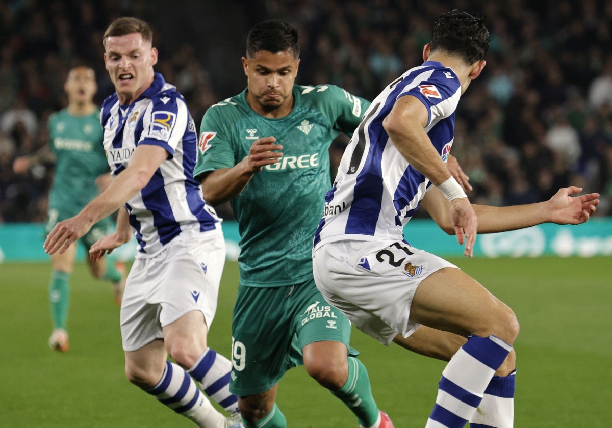 Cucho Hernández, durante el Betis - Real Sociedad