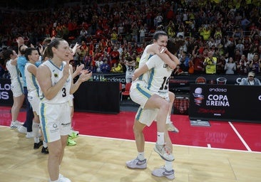 Las jugadoras del Jairis celebran su pase a la final de la Copa