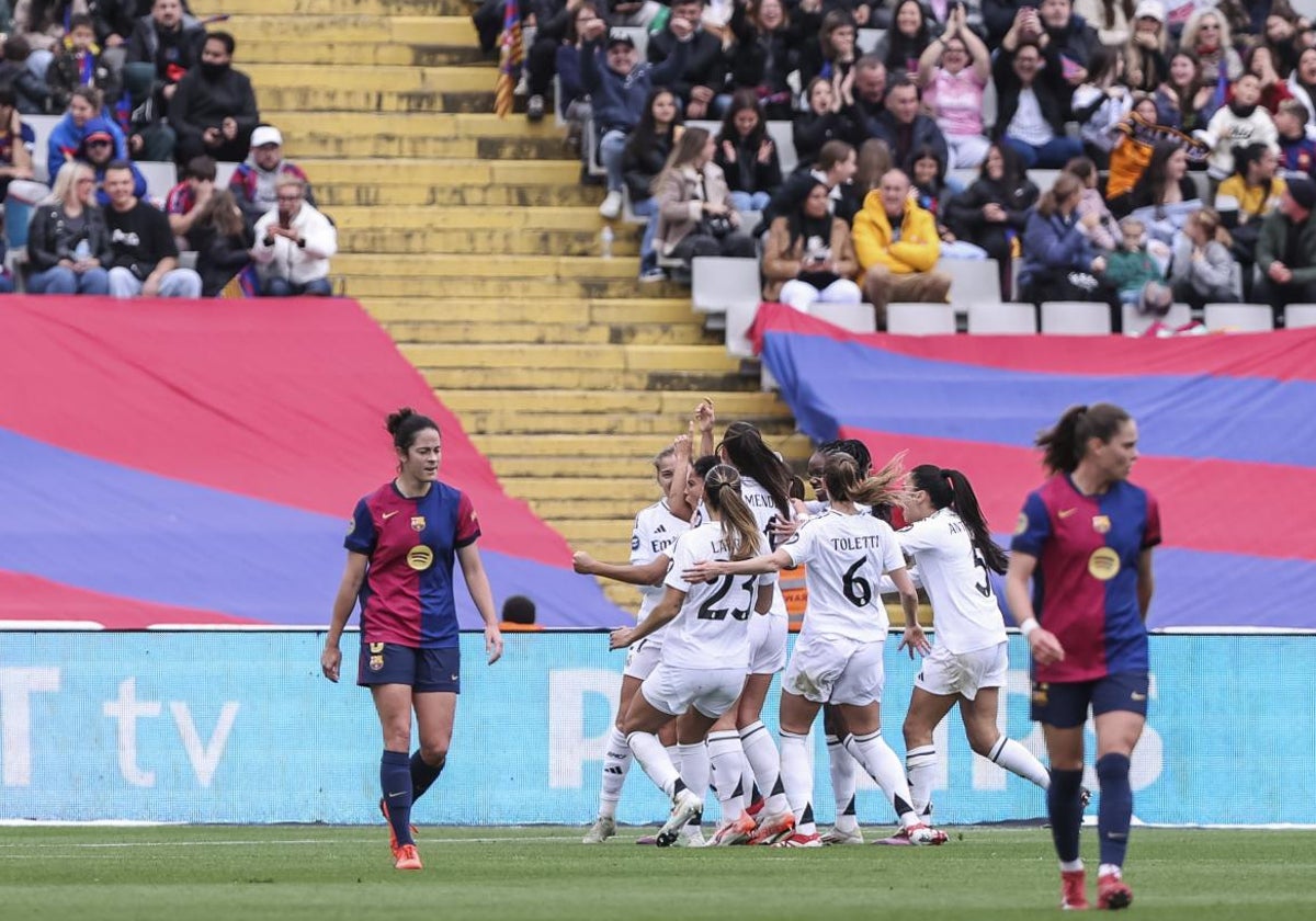 Las jugadoras del Real Madrid celebran el gol de Alba Redondo