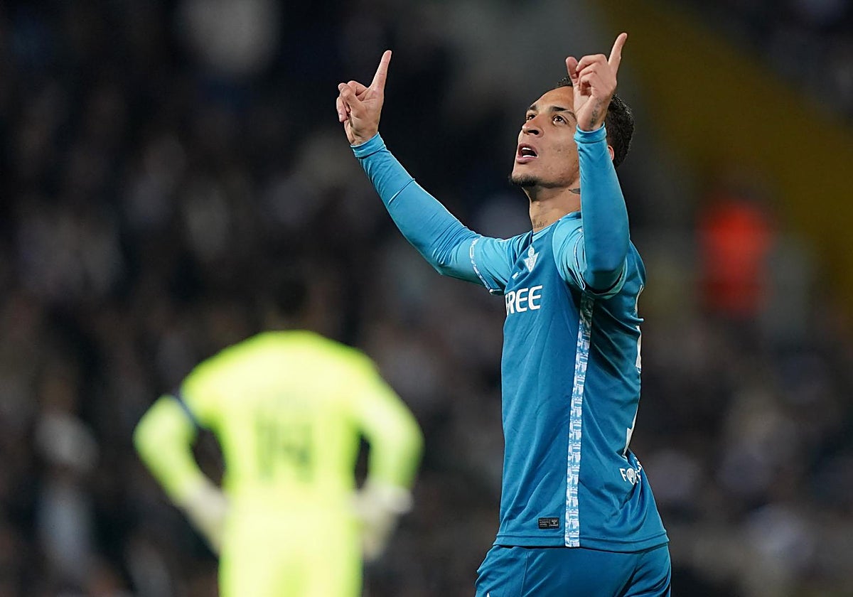 Antony celebra un gol con el Betis este curso