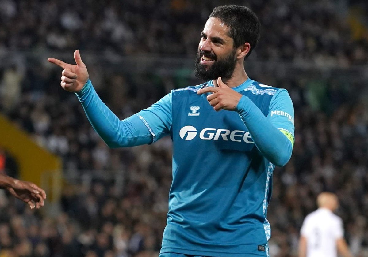 Isco celebra el gol que marcó ante el Vitoria de Guimaraes en la Conference League