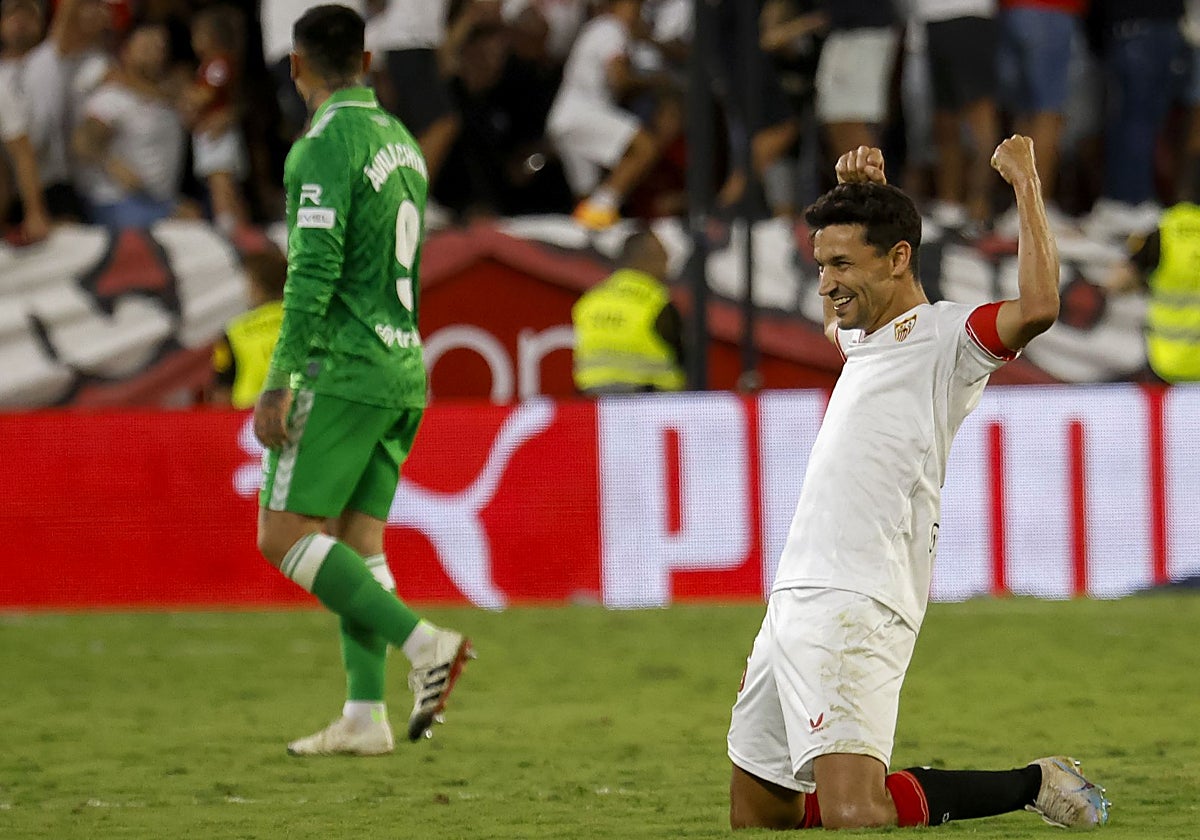 Jesús Navas celebra la victoria en el derbi en su último duelo contra el Betis como profesional