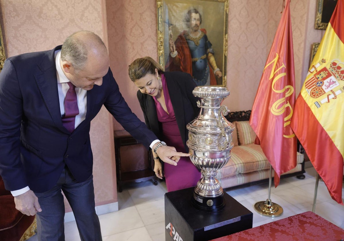 Fabrice Pastor y Silvia Pozo, en la presentación del Santander Sevilla Máster 2025
