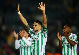 Bartra está aún a dos partidos para renovar automáticamente y el Betis negocia un nuevo contrato
