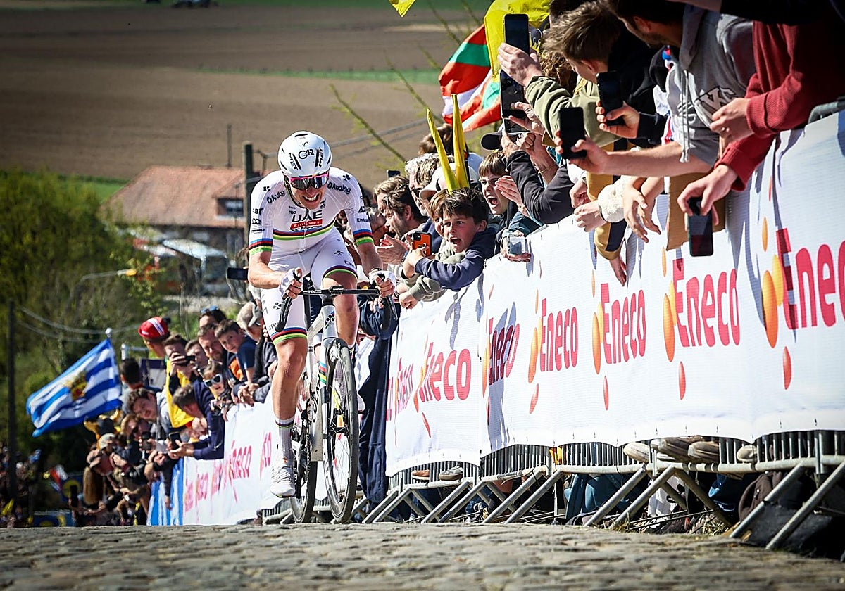 Pogacar, en el Paterberg del Tour de Flandes