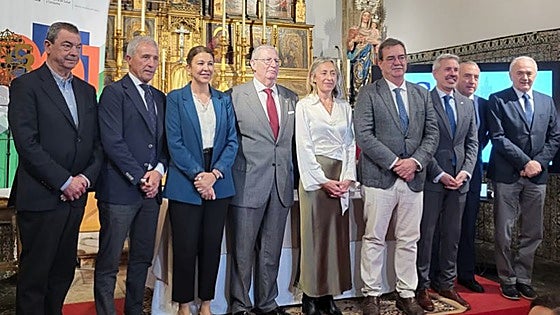 La Fundación del Sevilla FC dona desfibriladores para la Semana Santa