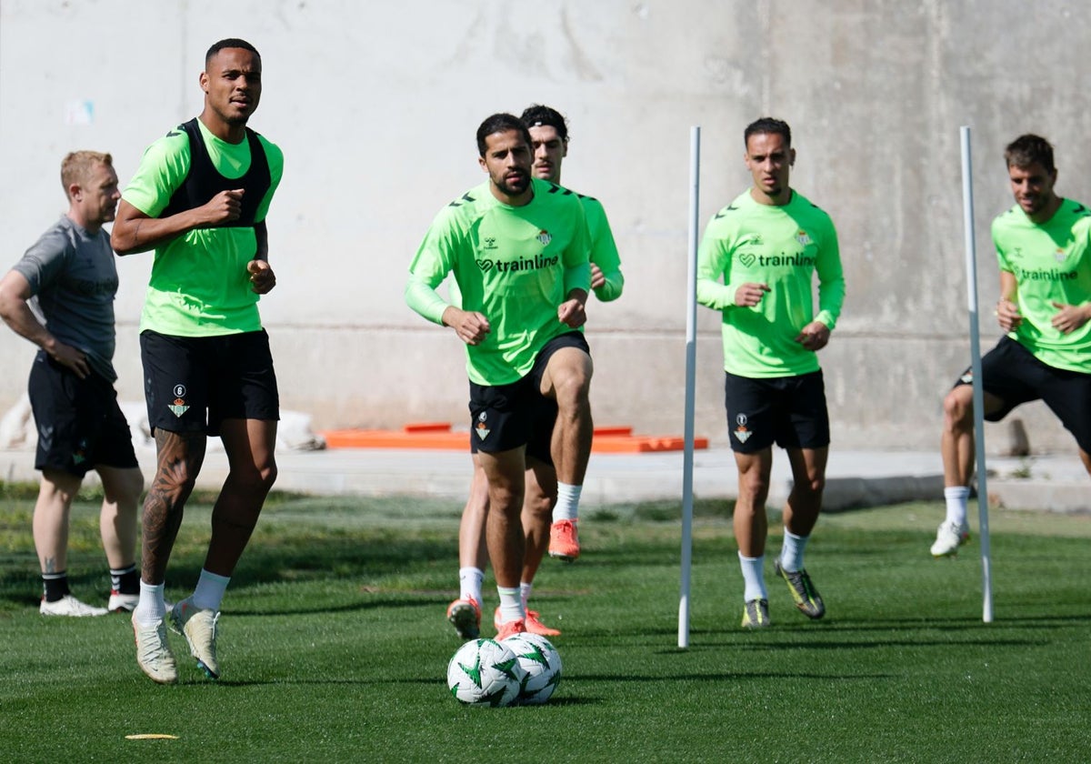 Los jugadores verdiblancos, ejercitándose este miércoles en la ciudad deportiva
