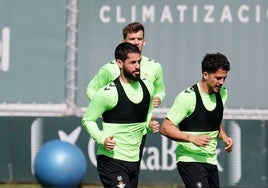 Isco y Fornals se entrenan sin problemas y estarán disponibles para el Betis - Jagiellonia
