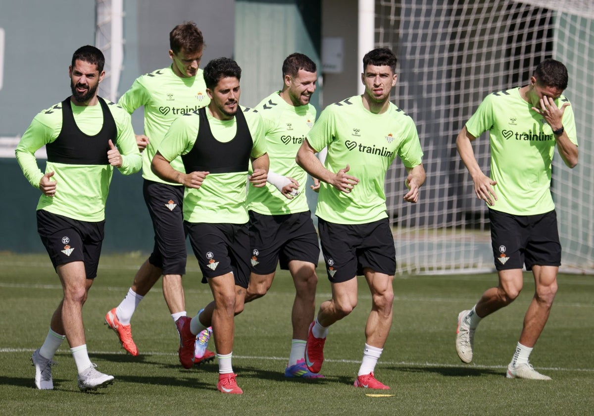 Isco, Llorente, Fornals, Aitor, Marc Roca y Altimira, en el entrenamiento de ayer