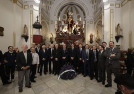 El Betis cumple con su tradicional ofrenda a la Archicofradía de La Misión