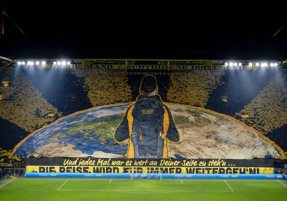Imagen del muro amarillo en un partido de Champions