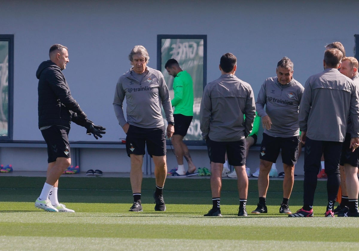 Pellegrini and his coaching staff, before training on Tuesday