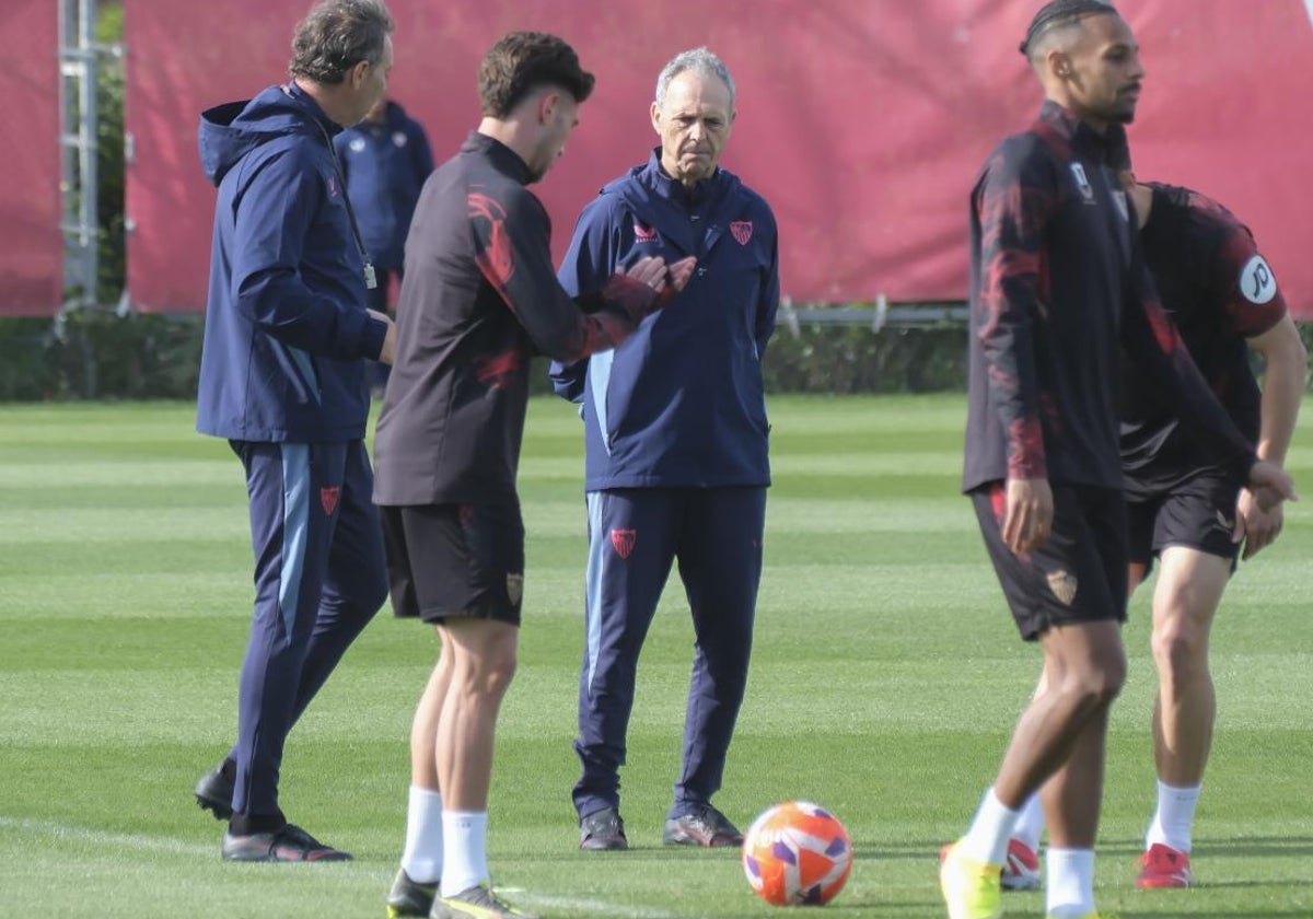 Caparrós, during the training of Sevilla on Holy Tuesday