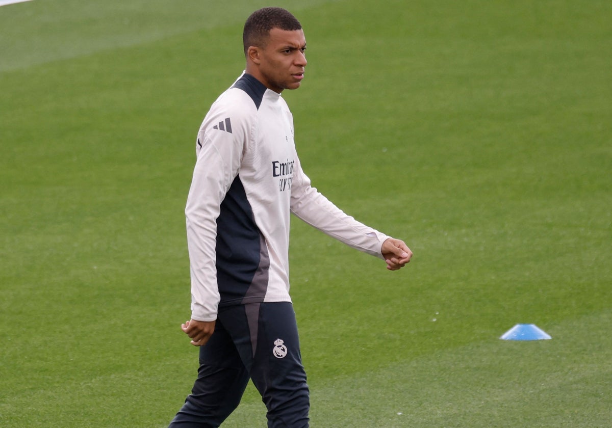 Kylian Mbappé, en el entrenamiento del martes previo al partido de la Champions