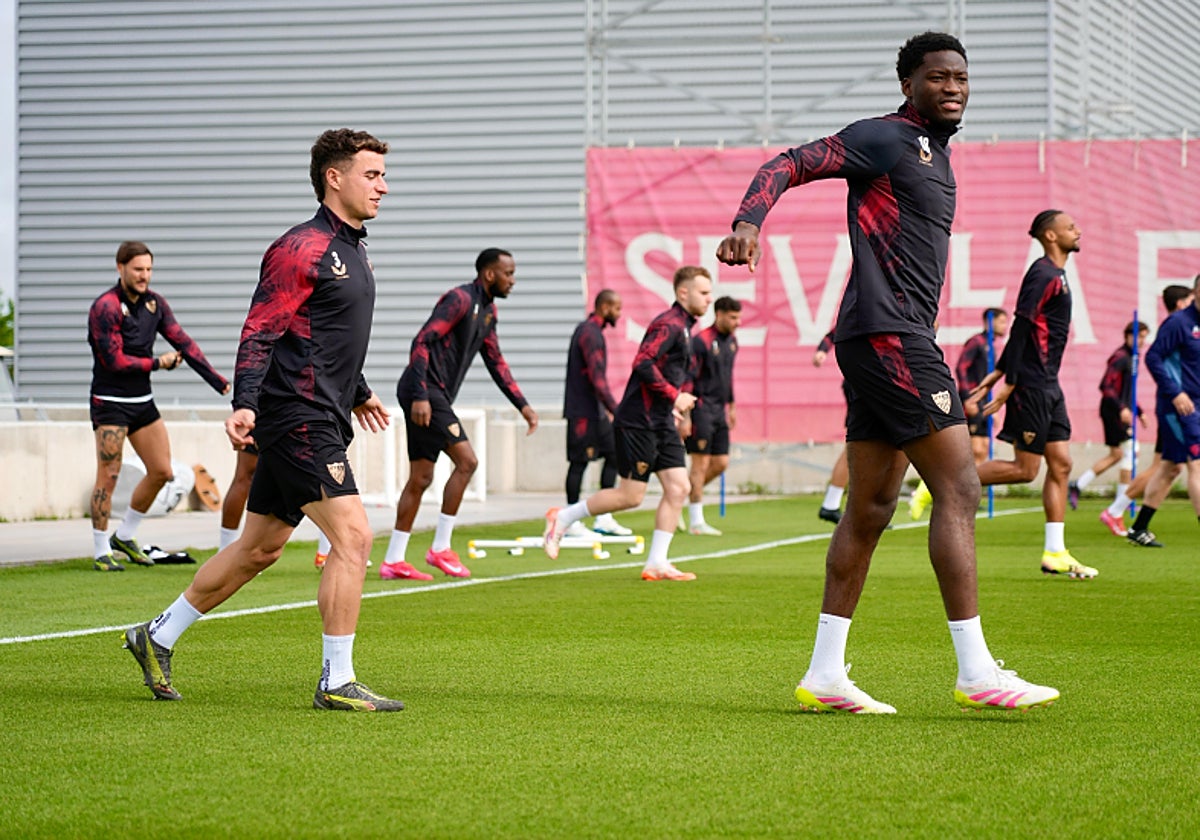 Agoumé y Pedrosa, sobre el césped