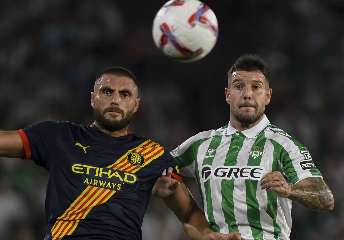 Un lance del juego en el Betis - Girona de la primera vuelta