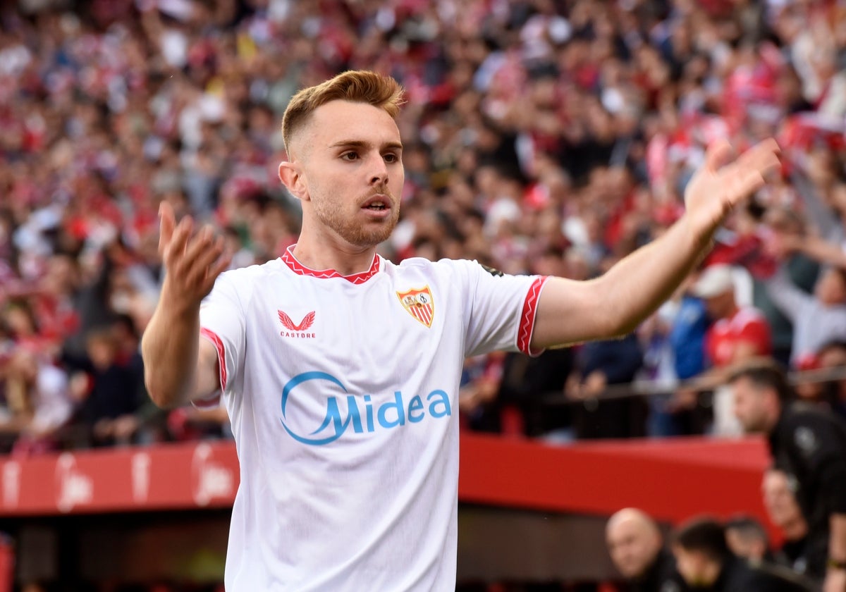 Peque, durante el Sevilla - Alavés