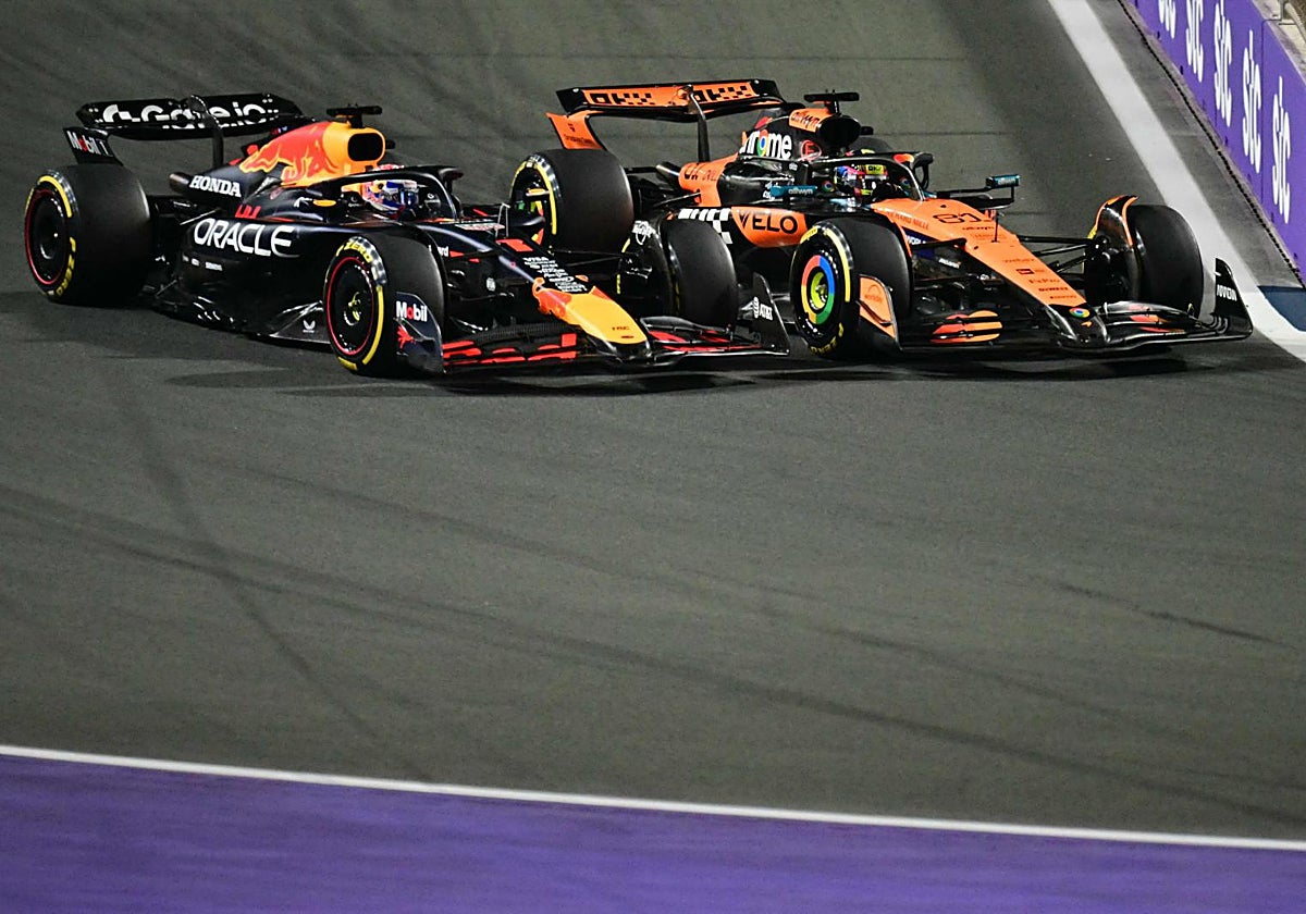 Verstappen y Piastri, en la salida de Yeda