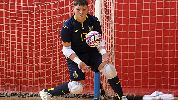 Imagen antes - Fernando Alcalá, con la selección sub17 y con la selección sub19
