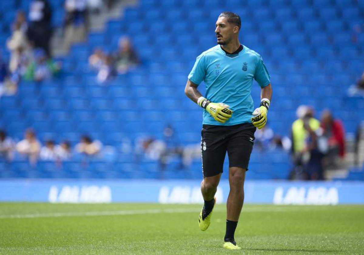 Álvaro Valles, portero de Las Palmas, en un partido de la temporada pasada ante la Real Sociedad