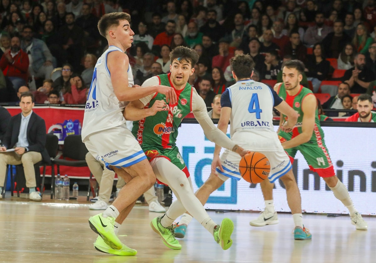 Bertain, en una acción del partido contra el Ciudad de Huelva