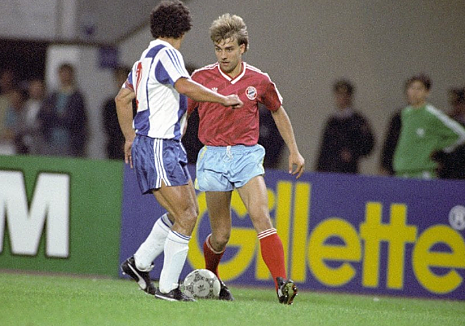 Hansi Flick jugando con el Bayern