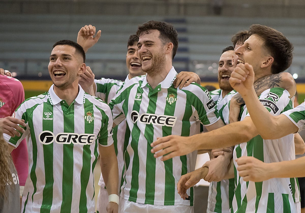Los jugadores verdiblancos, celebrando el triunfo sobre el Levante FS