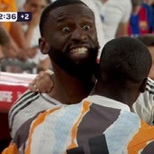 Rudiger, en el suelo tras una jugada del Madrid