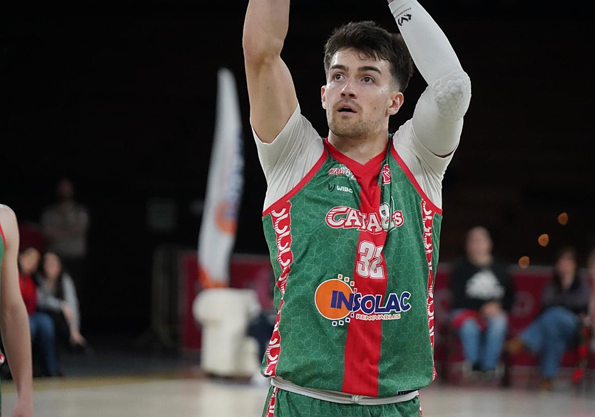 Nolan Bertain, lanzando a canasta