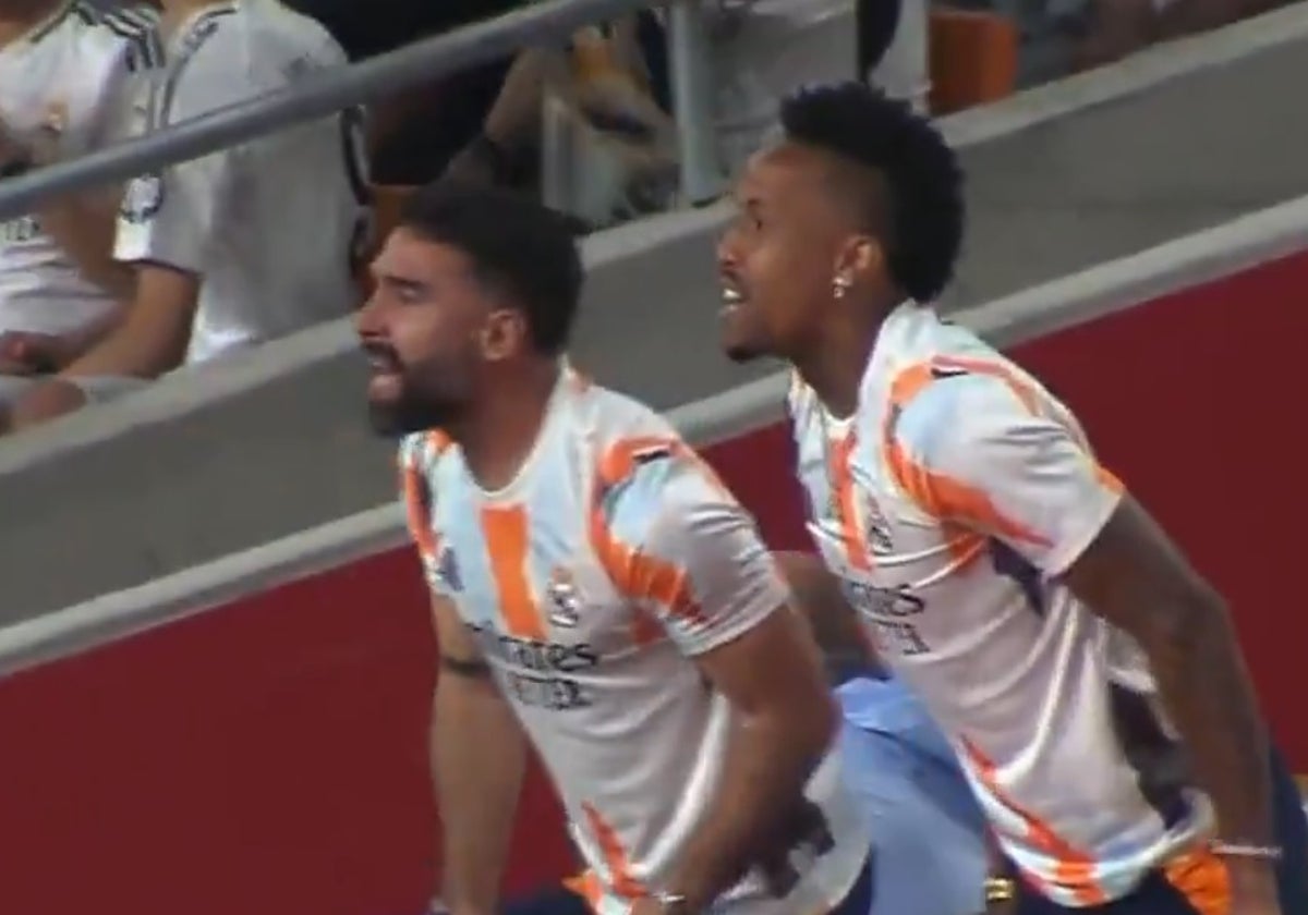 Carvajal, junto a Militao, en las gradas de La Cartuja durante la final contra el Barça