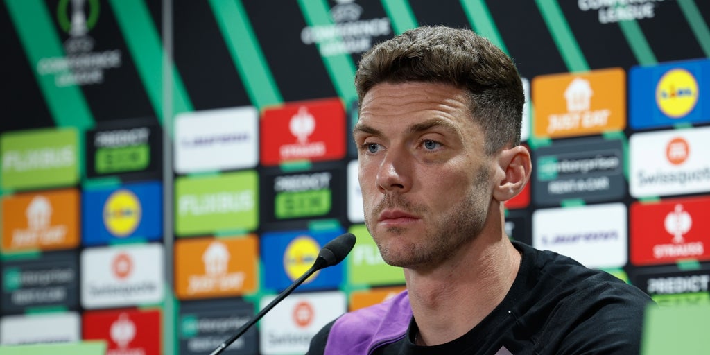Gosens, antes del Betis - Fiorentina: «El ambiente tiene que ser un estímulo más, jugamos al fútbol por partidos como estos»