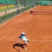 «¡Tú, chúpame!»: un tenista ruso se vuelve loco y es descalificado cuando iba a ganar el partido