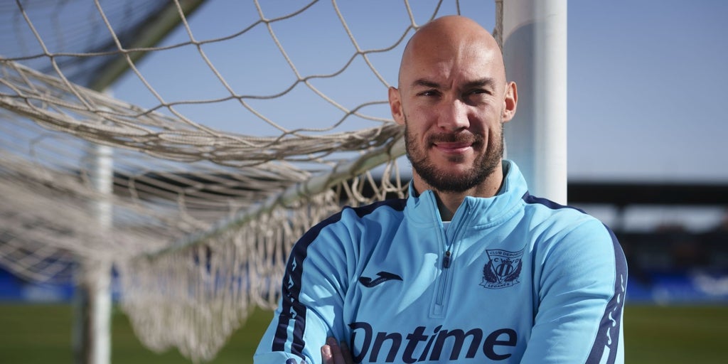 Marko Dmitrovic: «Cuando el Sánchez-Pizjuán pita, el Sevilla no lo pasa bien»