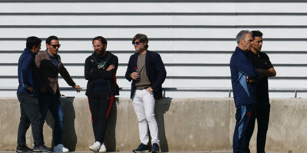 La plana mayor y Navas arropan al Sevilla de Caparrós en una sesión con Isaac pero sin Sow