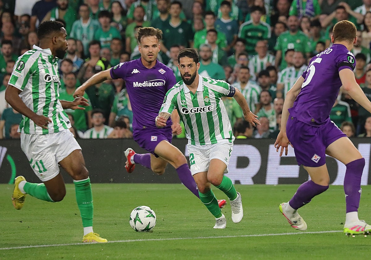 Lance del juego del Betis - Fiorentina de ida de las semifinales de la Conference