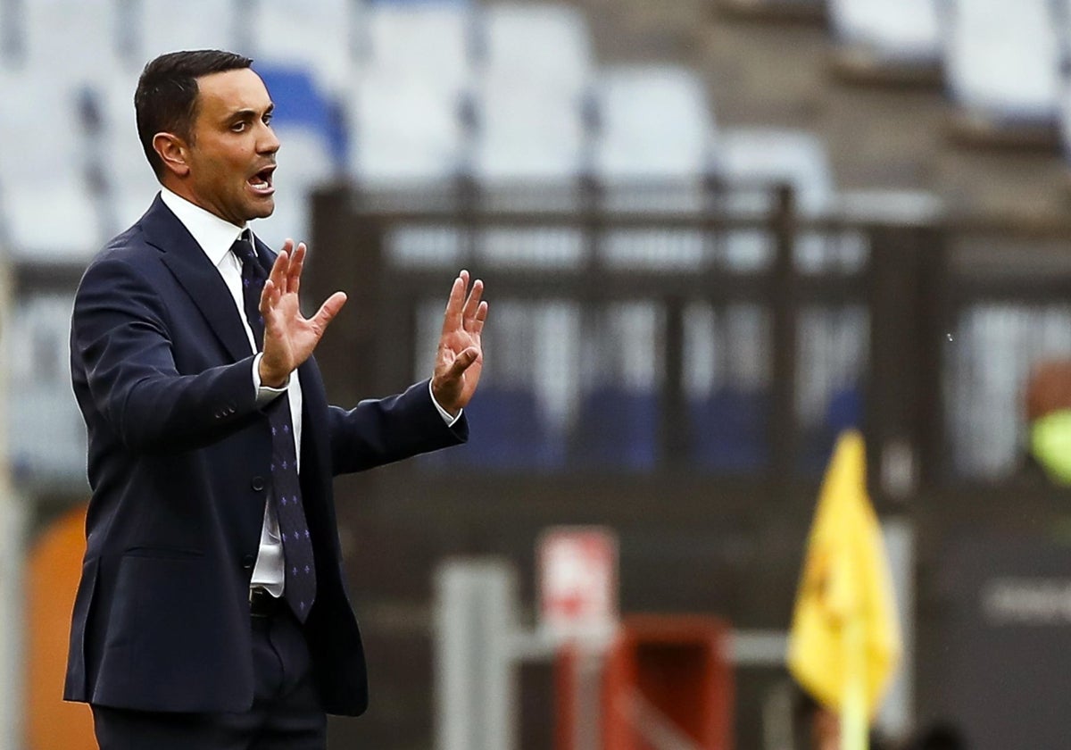 El técnico de la Fiorentina, Raffaelle Palladino, en el partido del domingo ante la Roma