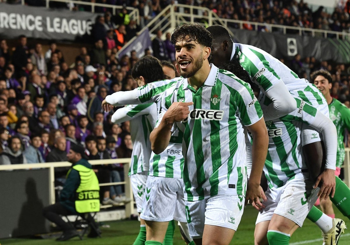 Abde, junto a sus compañeros, celebrando el 2-3