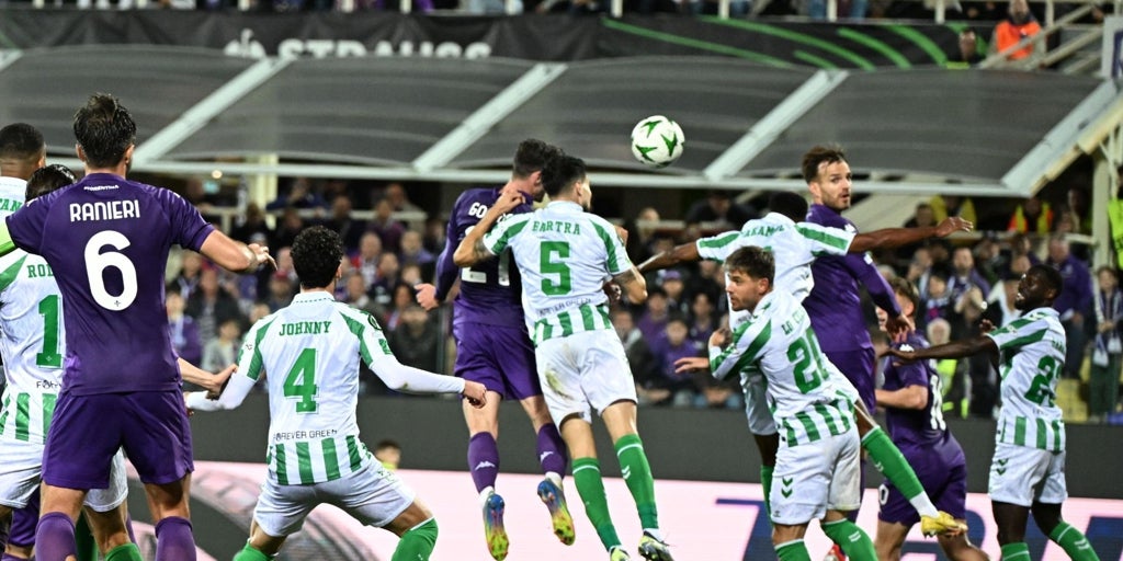Pendientes en el Betis de las molestias de Bartra