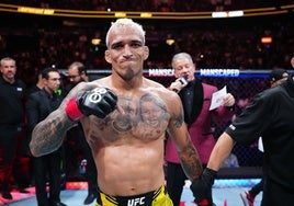 Quién es Charles Oliveira, el rival de Ilia Topuria que viene de las favelas y fue campeón de la UFC