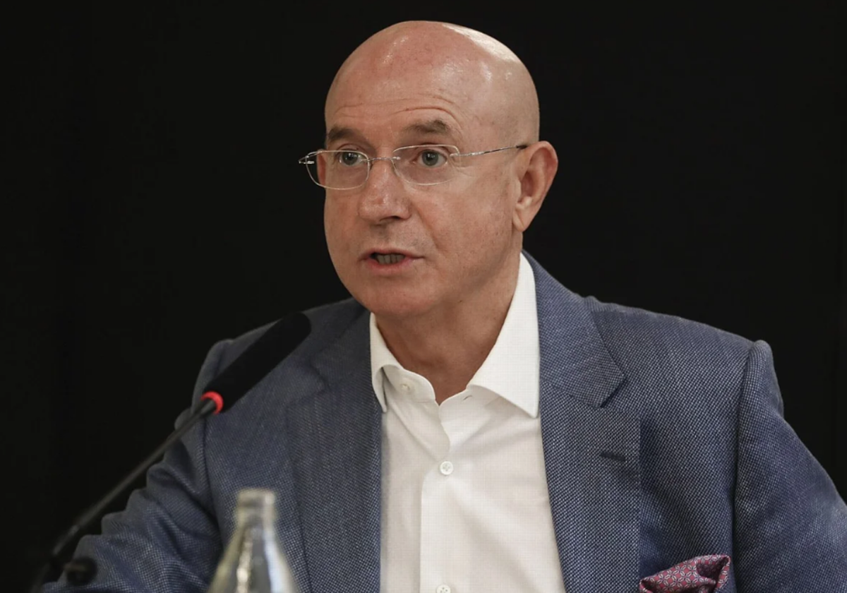 El que fuera entrenador y director deportivo del Betis Lorenzo Serra Ferrer, en una rueda de prensa
