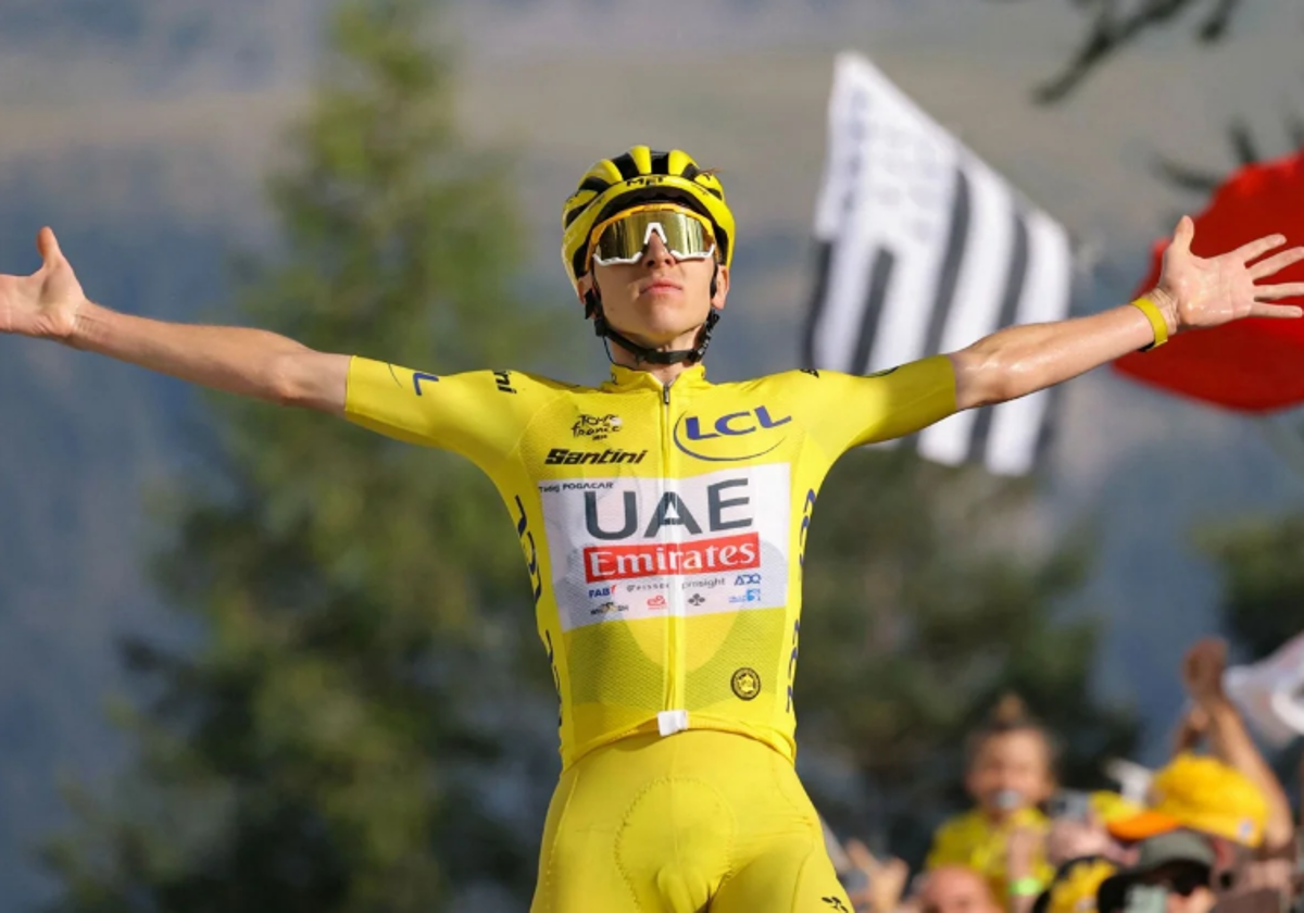 Pogacar celebra su triunfo en la penúltima etapa del Tour de 2024