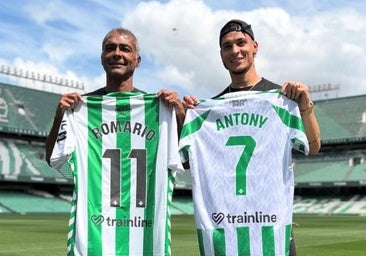 Romario visita a Antony y alucina con el ambiente de todo un Betis finalista de la Conference League