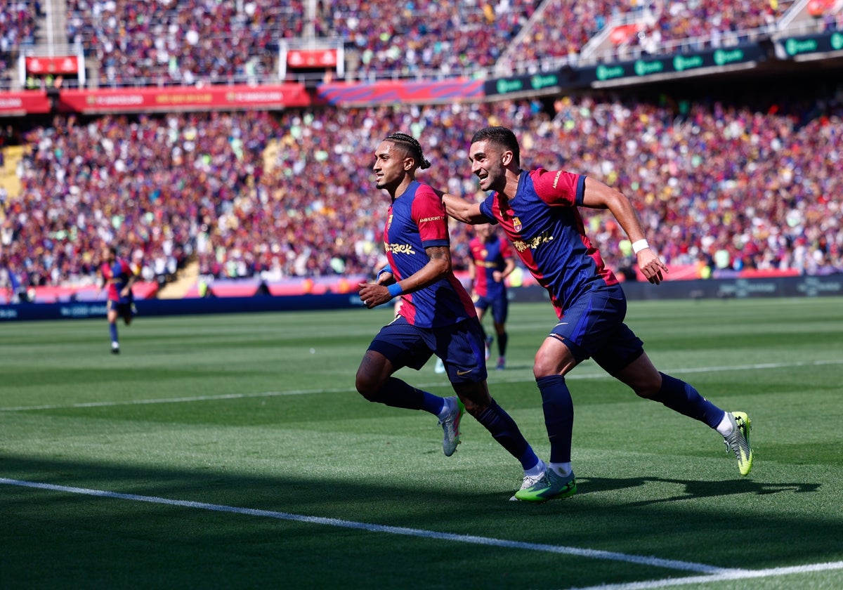 Raphina y Ferran celebran el gol del Barcelona
