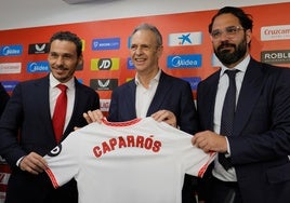 Del Nido Carrasco y Víctor Orta se bajan del autobús