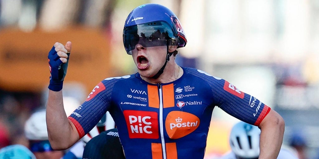 Van Uden supera a Pedersen sobre la línea de meta y se lleva la etapa al esprint