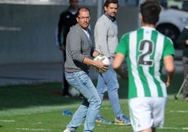 José Juan Romero pide «clemencia» para que la final de campeones de Primera RFEF no sea el 28 y poder ir al Betis-Chelsea