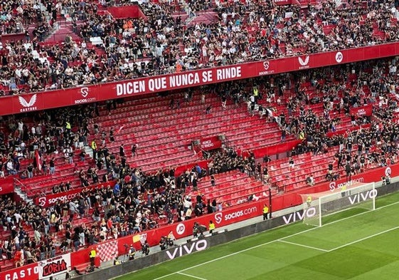 Zona de Gol Norte del Sánchez-Pizjuán sin aficionados