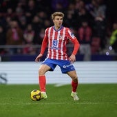 Pablo Barrios en un partido con el Atlético de Madrid
